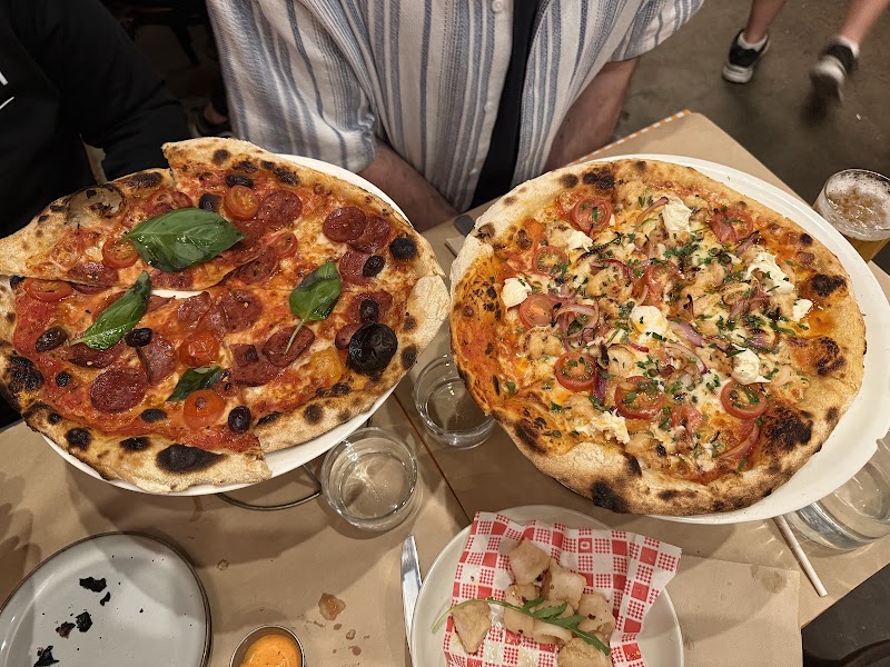 Cheekys Pizza + Bar 3