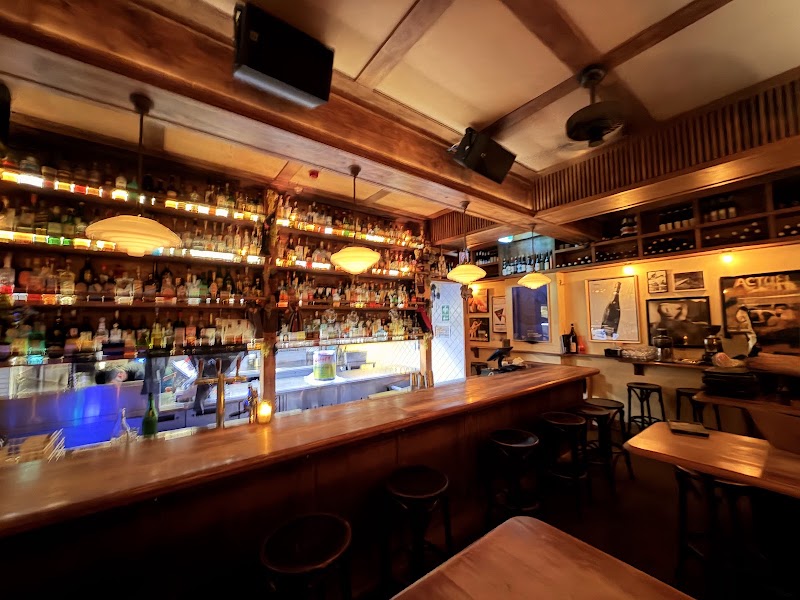 Alberto's Lounge 3