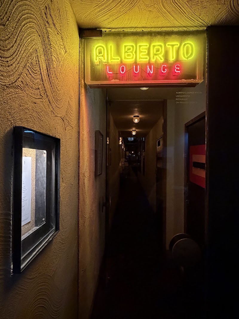 Alberto's Lounge 4