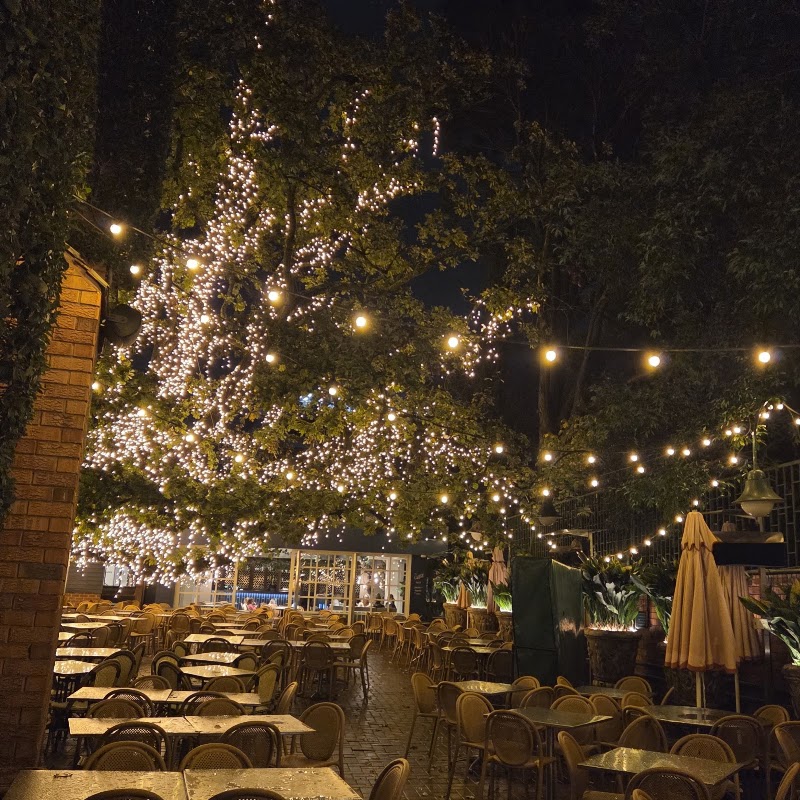 The Oaks Hotel 4