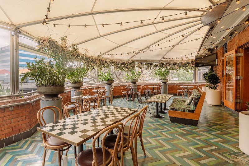 The Oaks Hotel 5