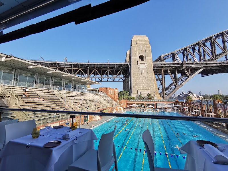 Aqua Dining 6
