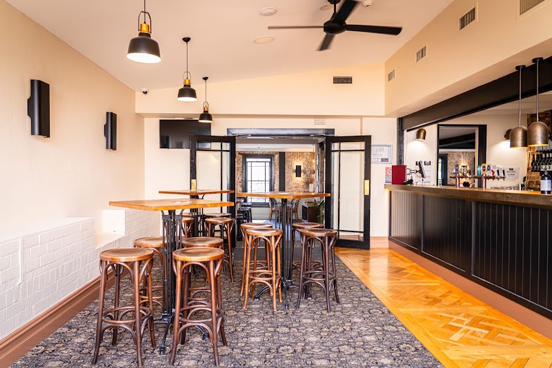 The Nags Head Hotel 6